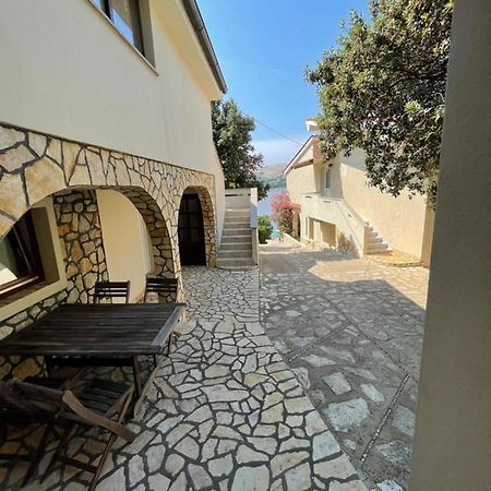 Apartment Victoria Stara Baška Esterno foto