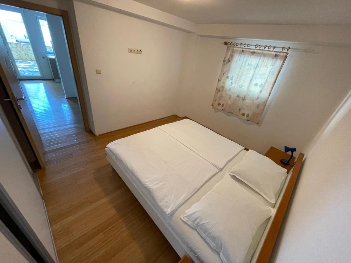 Apartment Victoria Stara Baška Esterno foto