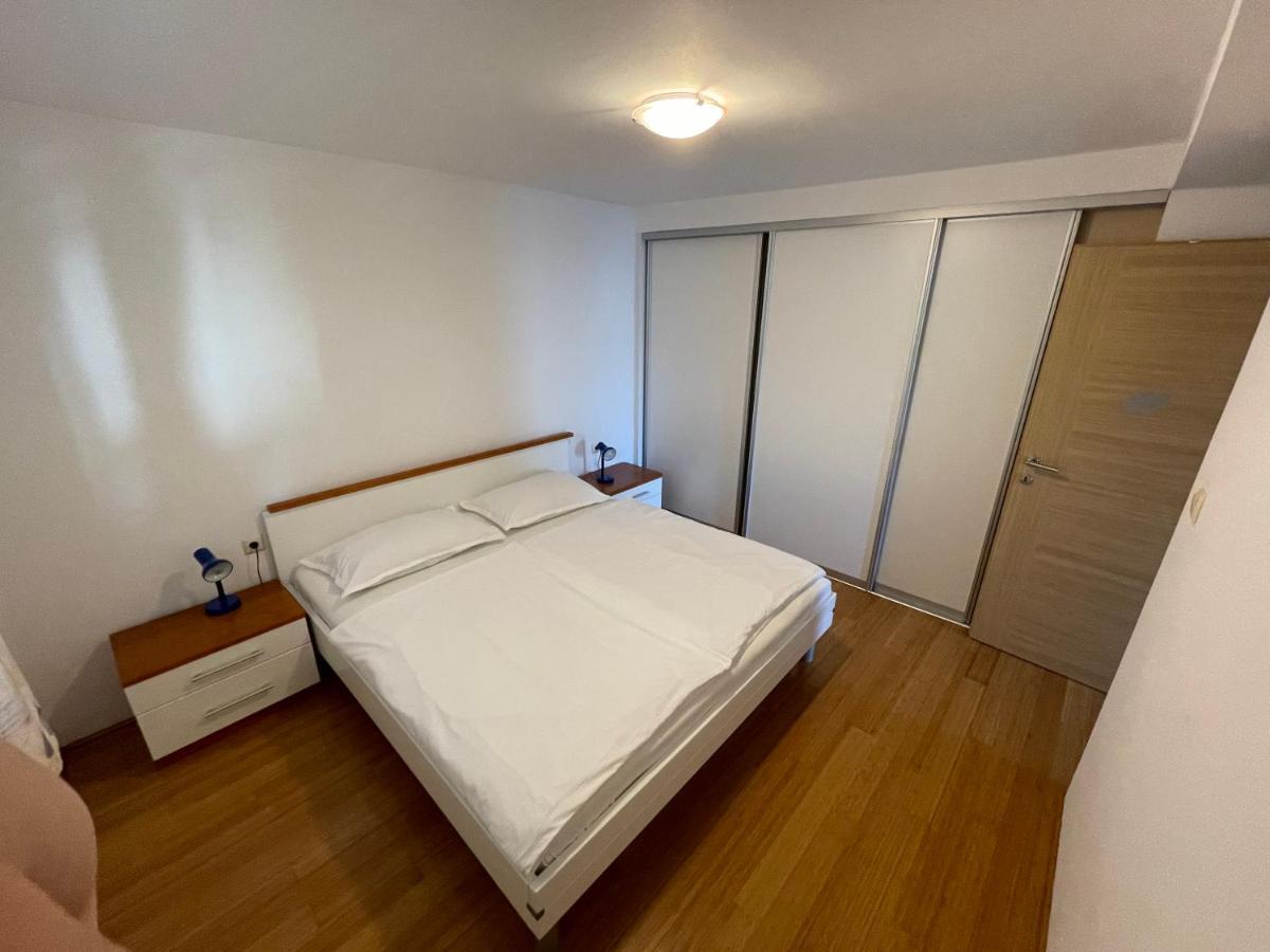 Apartment Victoria Stara Baška Esterno foto