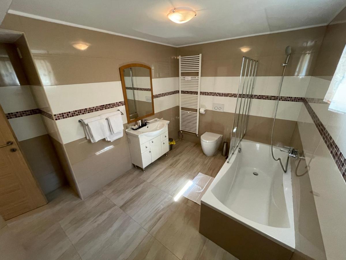 Apartment Victoria Stara Baška Esterno foto