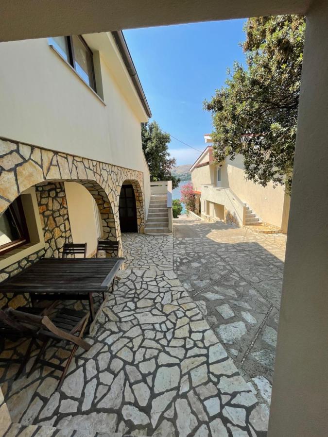 Apartment Victoria Stara Baška Esterno foto